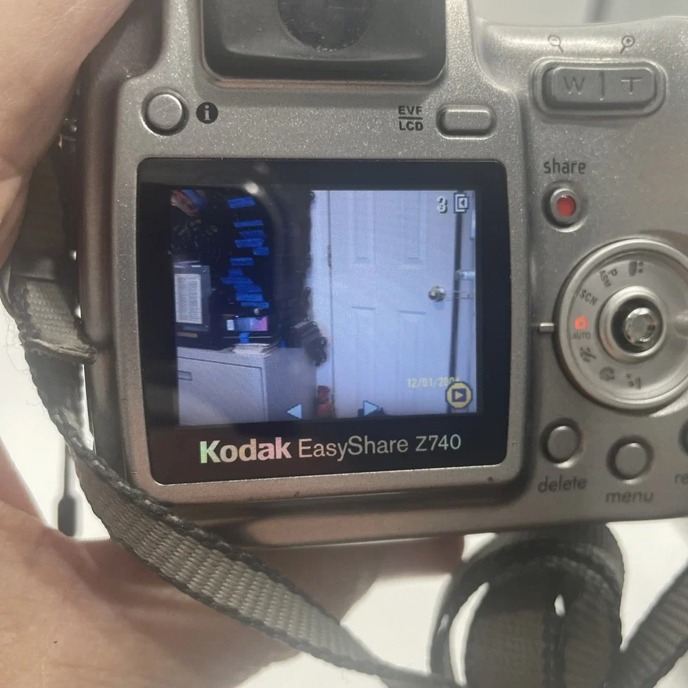 Kodak EasyShare Z740 5.0MP Digital Camera 10X Zoom+Battery+SD Card+Case-TESTED